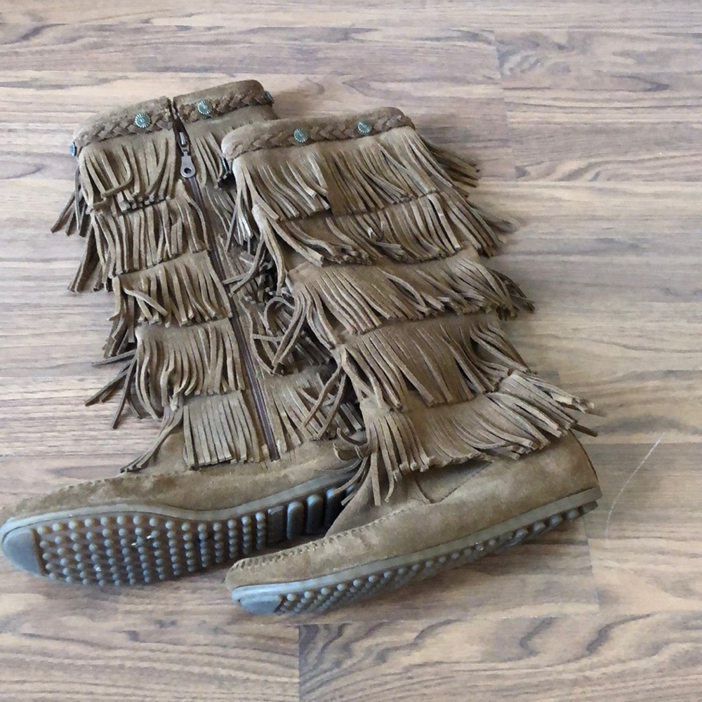 Minnetonka 5 layer fringe boots